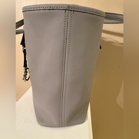 Michael Kors Jet Set Medium Lt Grey Carryall Tote Saffiano Leather EUC - Picture 6 of 17